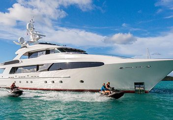 90 Ft Luxury Yacht — Up To 40 People